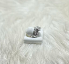Load image into Gallery viewer, Double Sliver CZ Stone Wedding Band