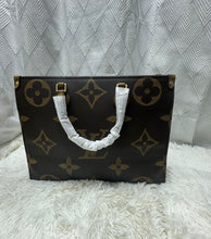 Load image into Gallery viewer, Louis Vuitton double-color